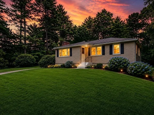 4 Cross St, Foxboro, MA 02035