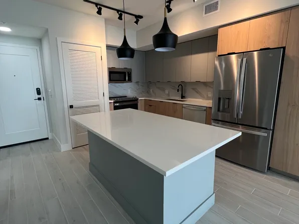 2895 Point East Dr #552, North Miami Beach, FL 33160