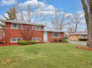 844 E Holly Way, Palatine, IL 60074