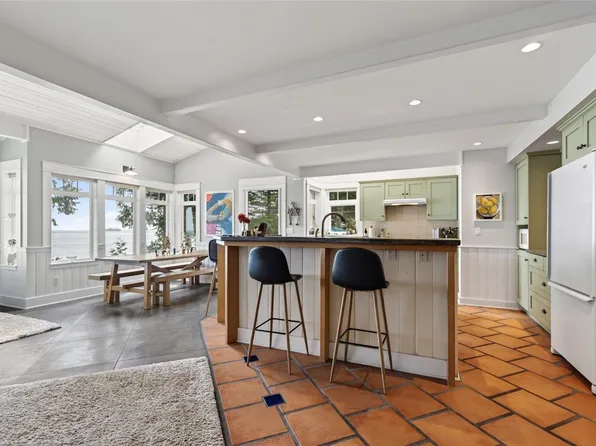 105 Island Park Dr, Southern Gulf Islands, BC V0N 1P0