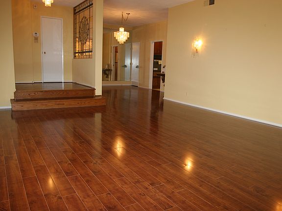 3rd image of 329 S Doheny Dr APT 1