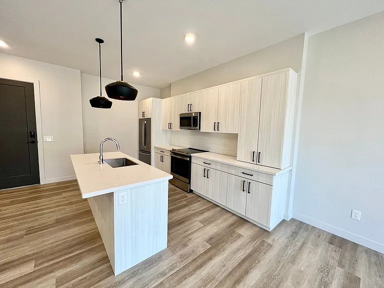3022 Fieldhouse Cir #207 — Photo 2