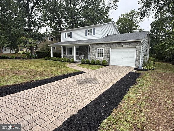 4th image of 202 Patricia Ave