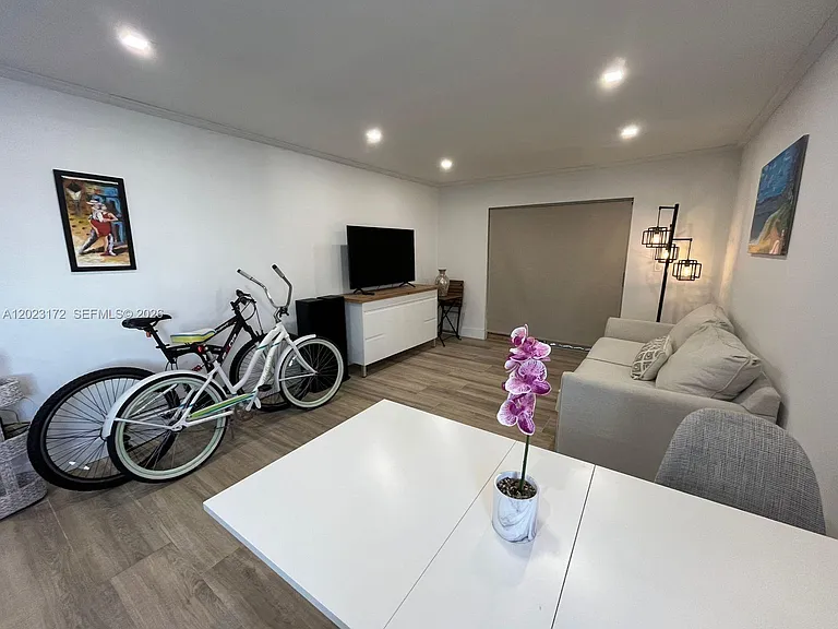 6965 Harding Ave #401 — Photo 2