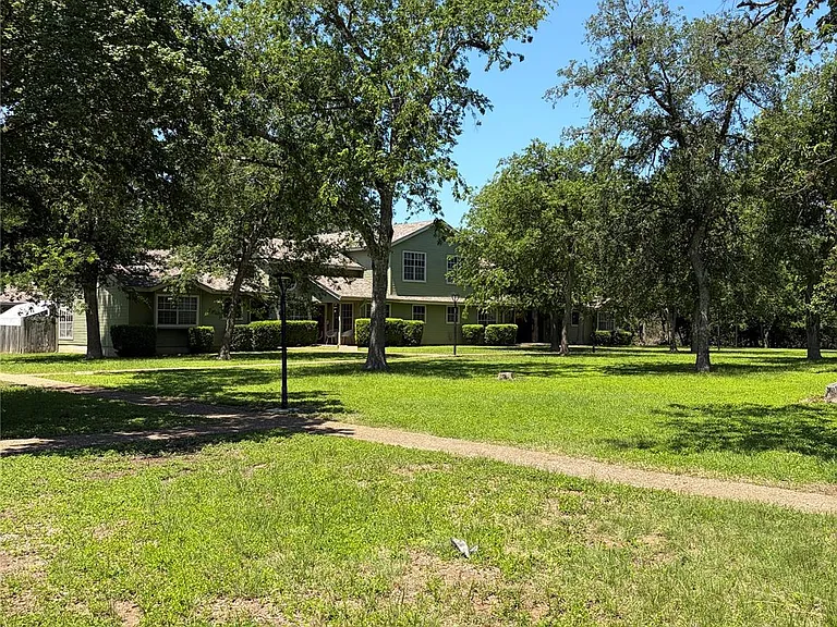 1404 Andra Ln — Photo 3