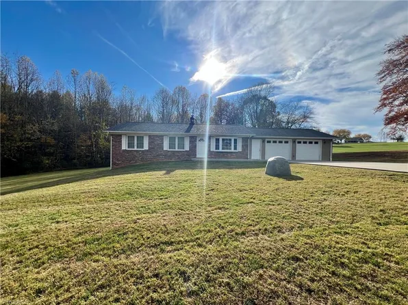 292 Briarlea Dr, Ronda, NC 28670