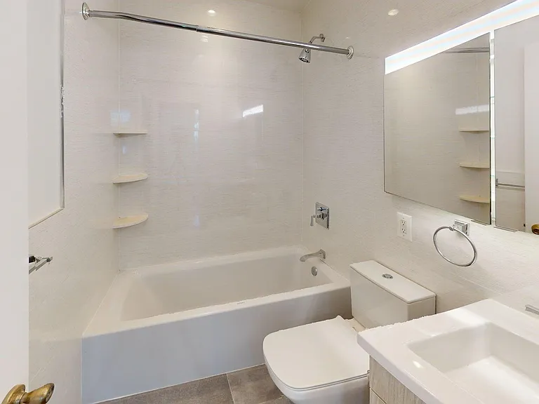 433 W 43rd St #5D — Photo 11