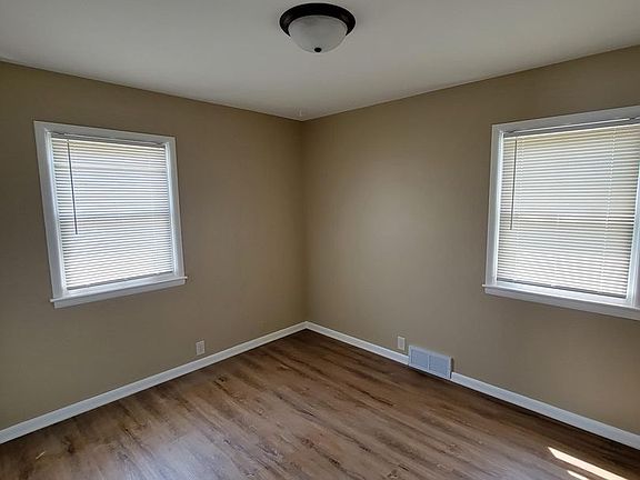 4th image of 118 S 8th St #1