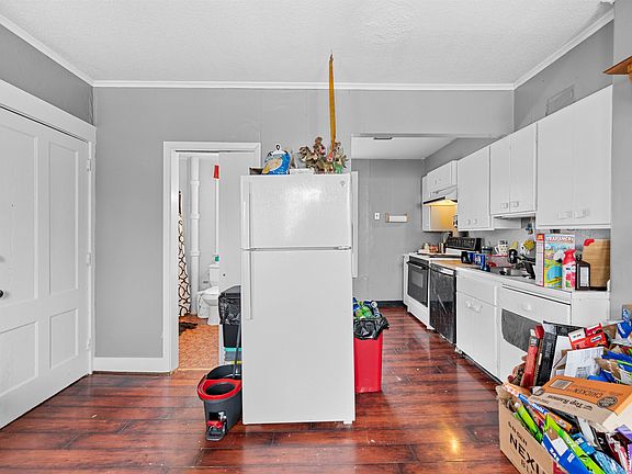 5th image of 28 Pleasant Street