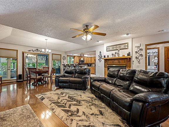 4th image of 12 Drayton Ln