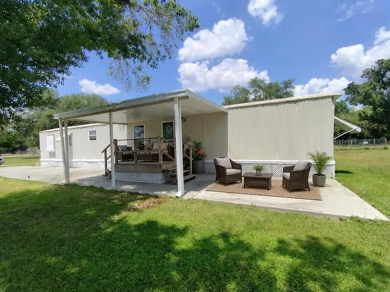 2702 NW 50th Ave — Photo 1