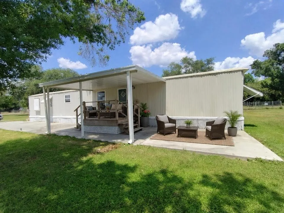 2702 NW 50th Ave