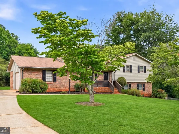 6 Bittersweet Ln, Newnan, GA 30263