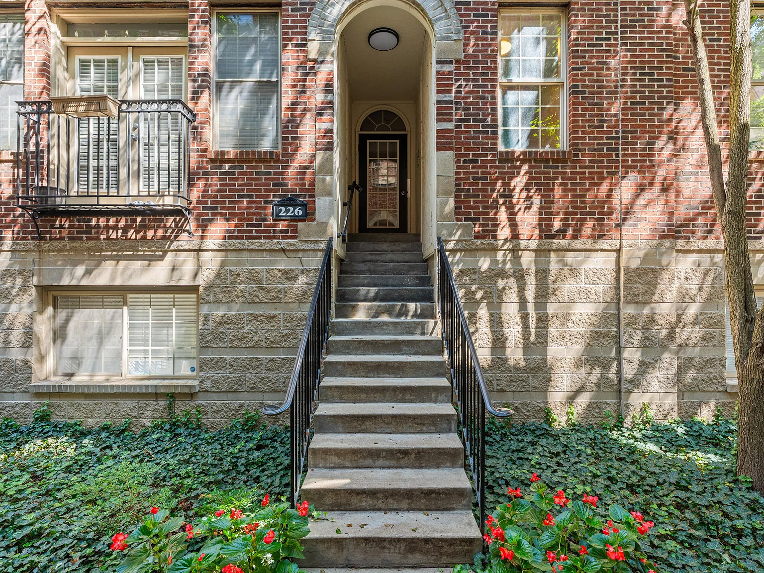 2 bed, 2.5 bath, 2064 sqft, $2,600 — Photo 1