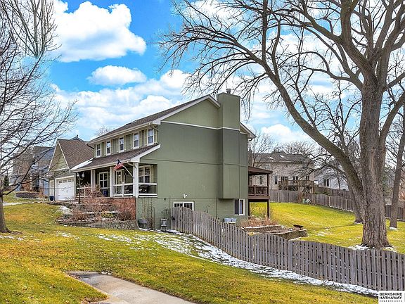 3rd image of 2208 Nelsons Creek Dr