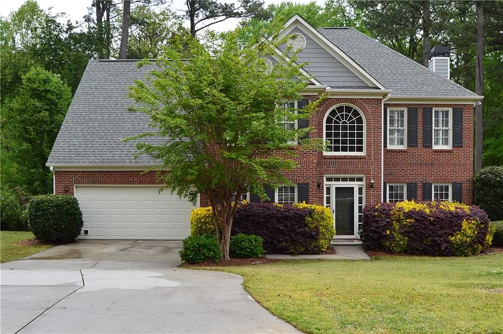 2347 Roseberry Ln photo 1
