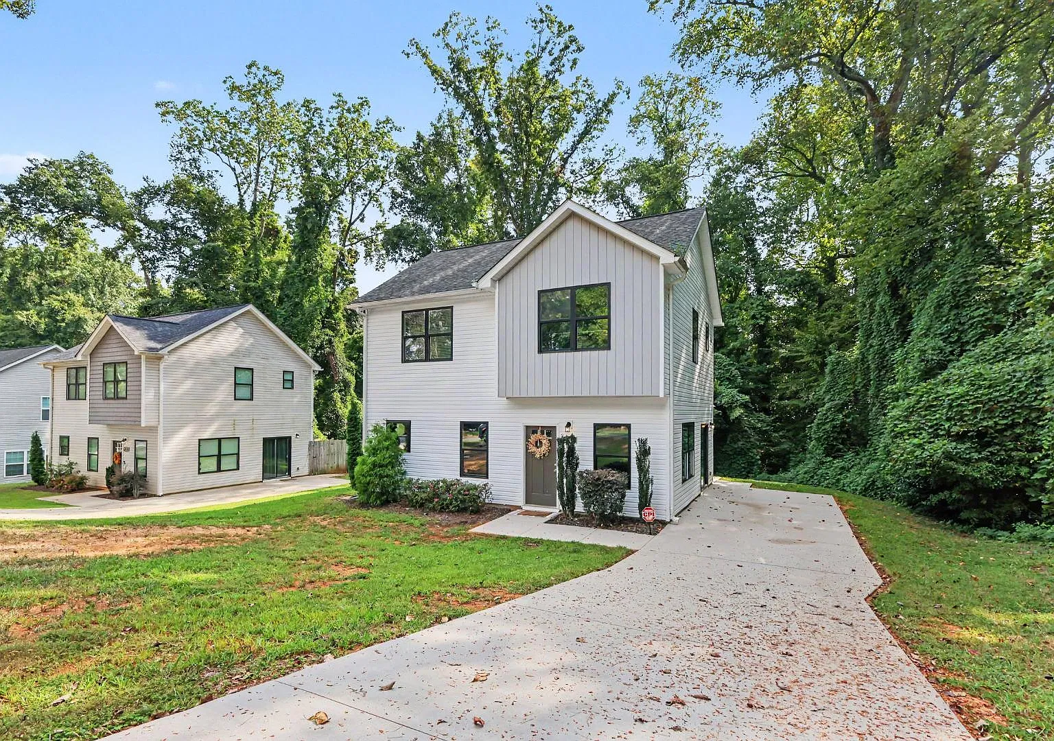 2908 Burgess Dr — Photo 1