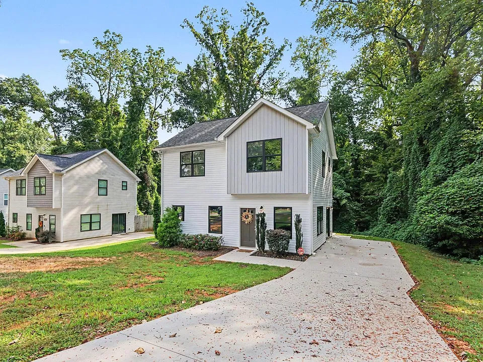 2908 Burgess Dr