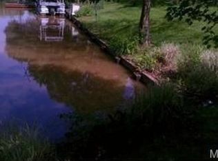 2 Edgewater Is, Lake Saint Louis, MO 63367