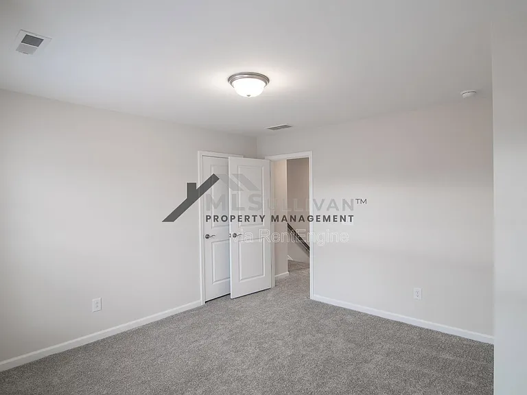 1010 Crater Lake Way — Photo 24