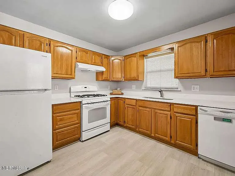 4718 Redstone Dr — Photo 9