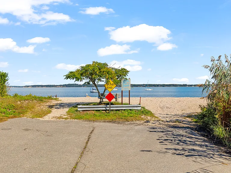 7 Bay Ave — Photo 32