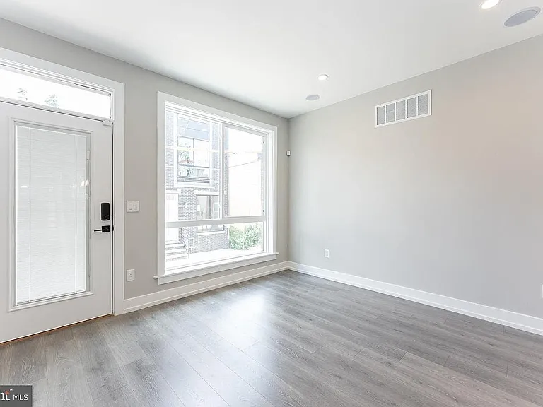 2127 N Randolph St — Photo 8
