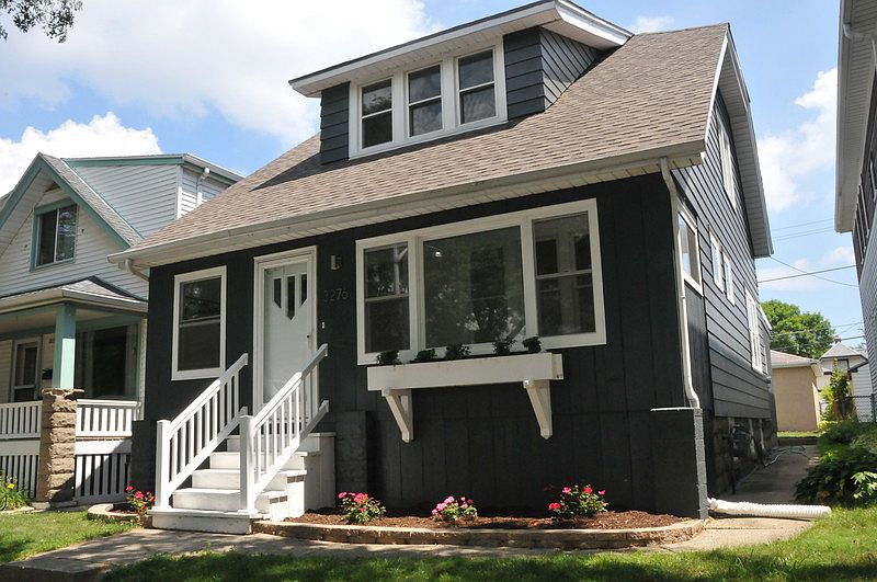 Beautiful Modern Fresh Paint
						:
						This home has fresh paint and landscaping!