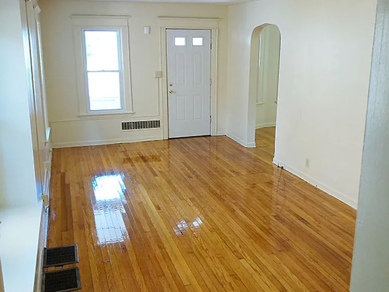 2406 E Genesee St — Photo 16