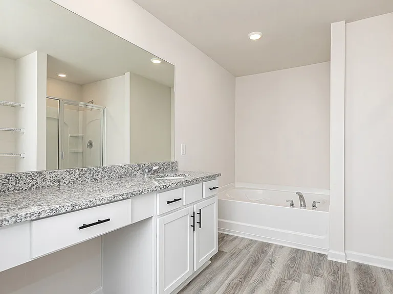 664 Mackenzie Cv — Photo 15