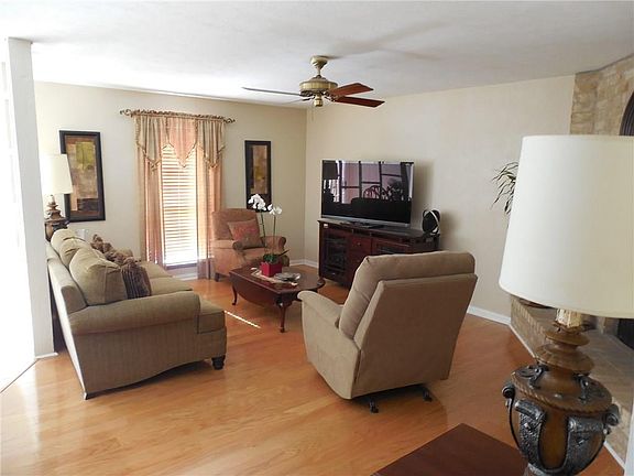 3rd image of 3805 Bridalwreath Dr