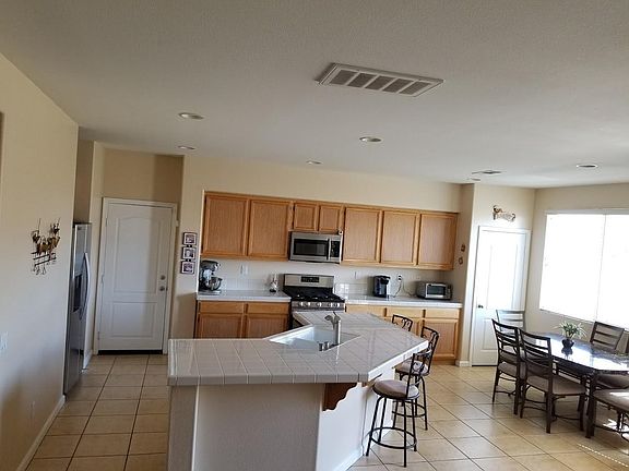3rd image of 1838 Amargosa Dr