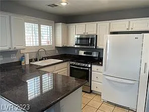 4808 Castle Lake Ct — Photo 2