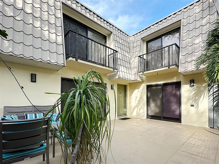 1700 Embassy Dr #504 — Photo 29