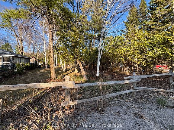 5th image of 44 River Rd E