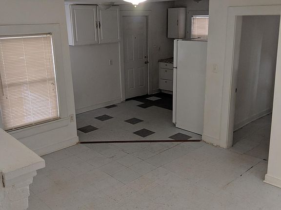 5th image of 110 E 14th St