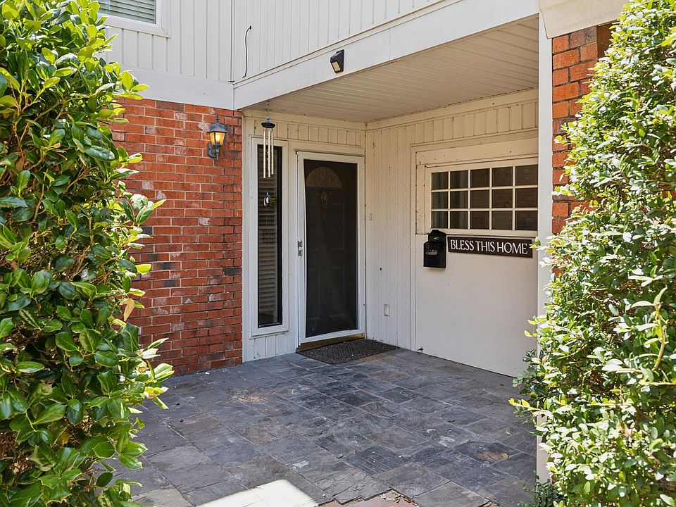 1st image of 2956 Woodcroft Cir