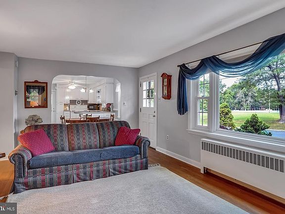 2nd image of 332 Vine St