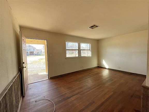 5th image of 324 Herod St