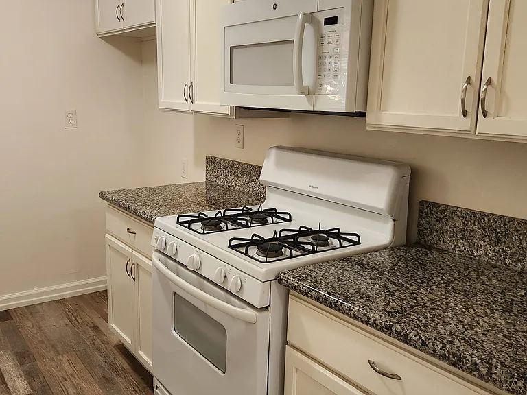 1218 S Watson St — Photo 1