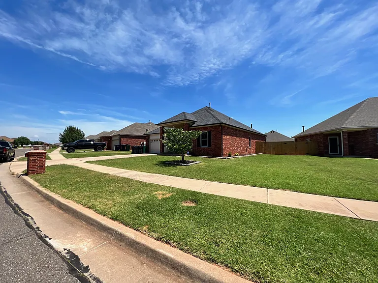 5916 SE 67th St — Photo 100