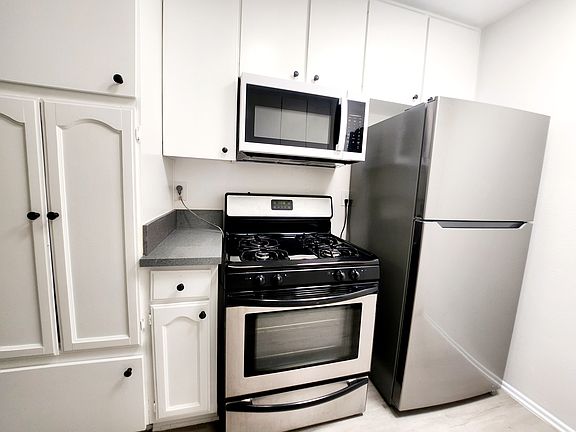 4th image of 400 N Serrano Ave APT 209