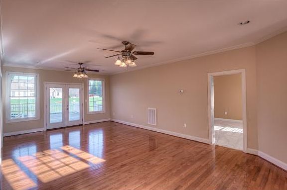 3rd image of 139 Morse Dr