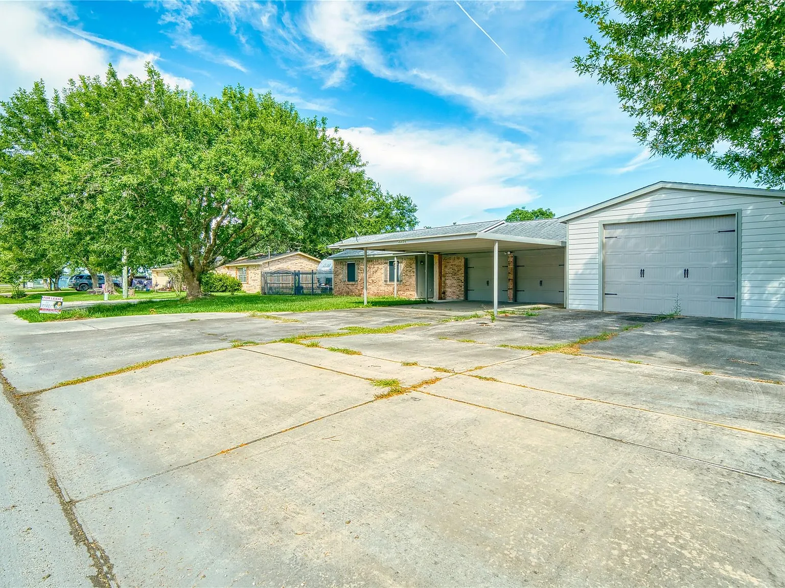 4 bed, 2.0 bath, 1670 sqft, $2,800 — Photo 2