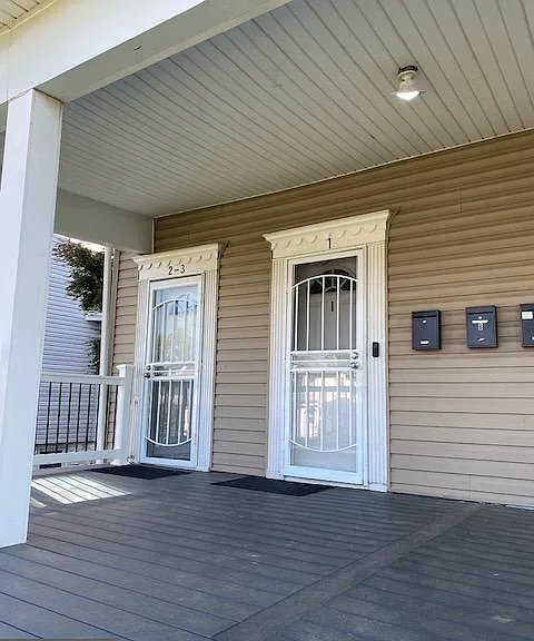 3411 Fairview Ave — Photo 2