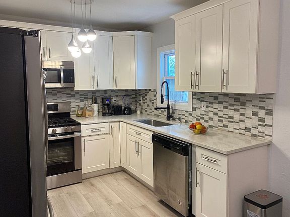2nd image of 728 N M St