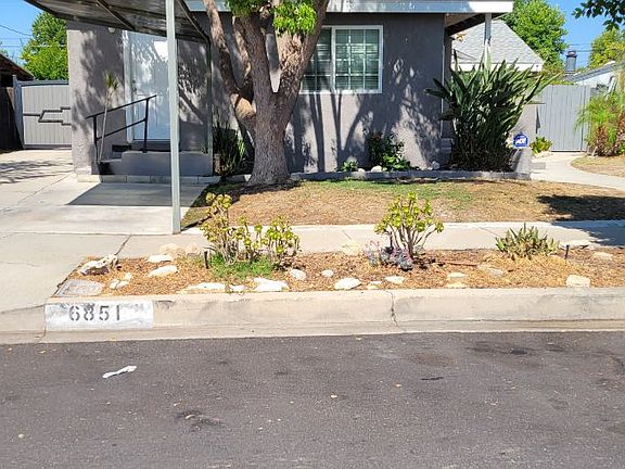 FRont of property parking and driveway