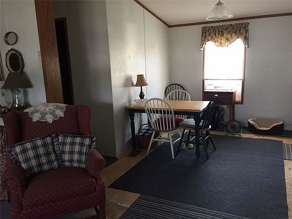 4th image of 716 Pebble Dr