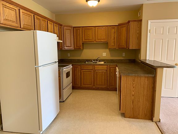 4th image of 84 Carolyn Dr #2