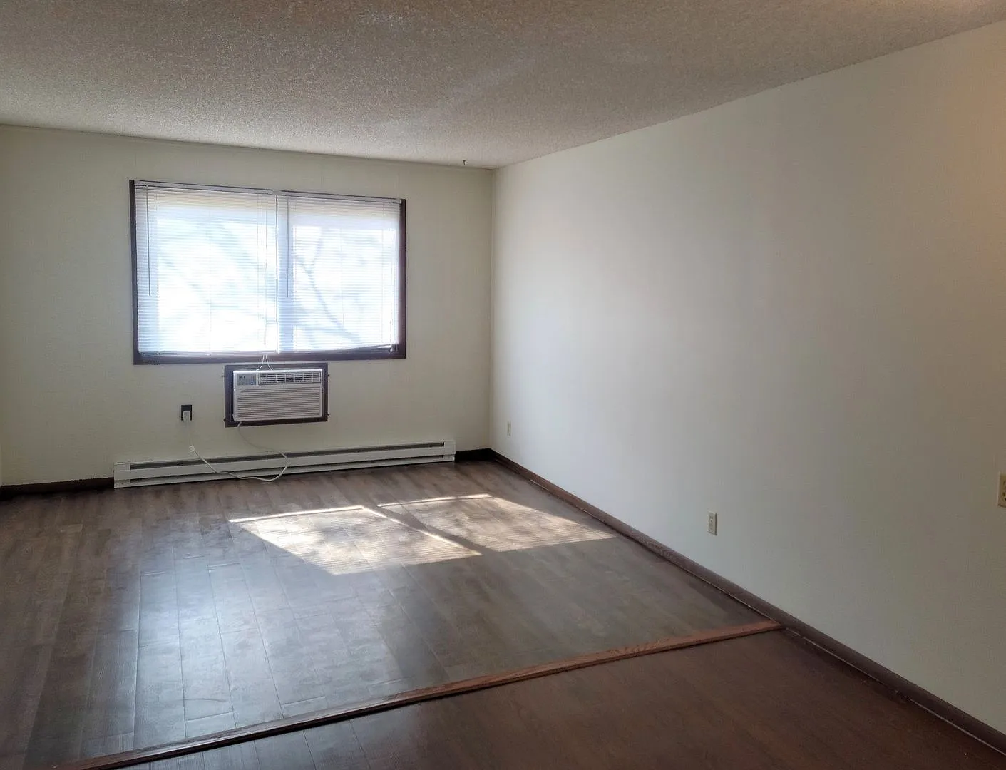 Fairfax Apartments- 1 Bed 1 Bath — Photo 4